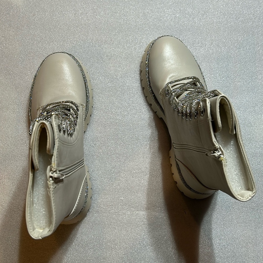 Cream combat lace up boots with zipper. Size 10. NIB
